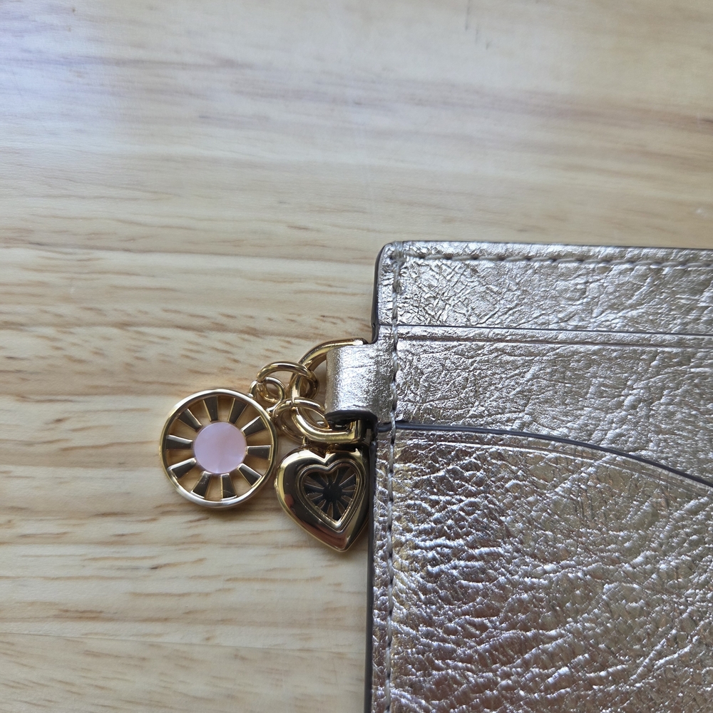 Tory Burch Metallic Gold Emerson Slim Card Case  with Charm New Without Tags - Picture 4 of 7
